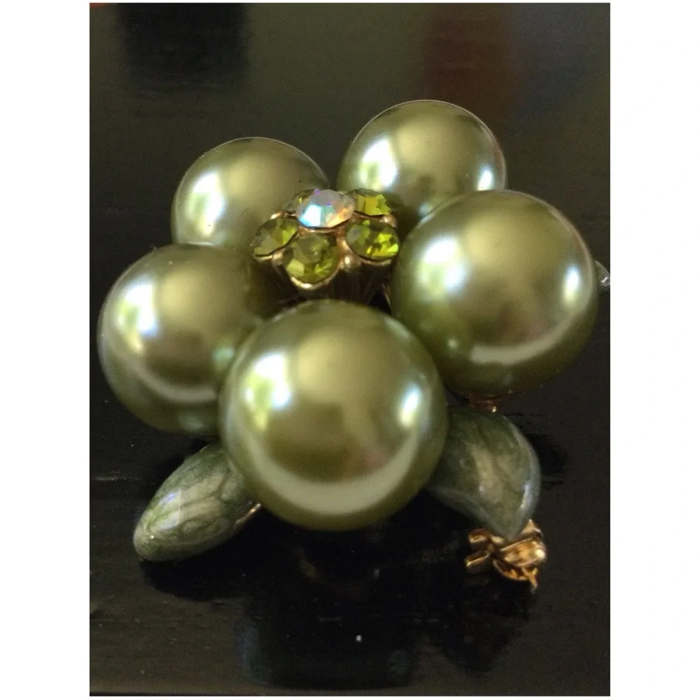 Vintage Faux Pearl & Enamel Floral Brooch • AB & Peridot Rhinestones - Picture 5 of 11